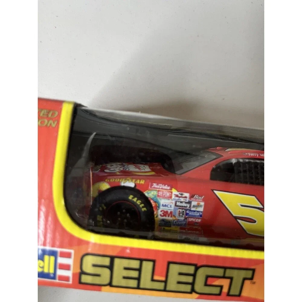 1/24 Revell 1998 NASCAR #5 Terry Labonte Blasted Fruit Loops Chevrolet
